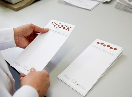 Laboratorium controleert kwaliteit bloedvlekken